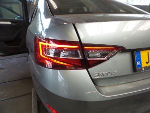 Skoda Superb 1.6 TDI Épave (2016, Gris)