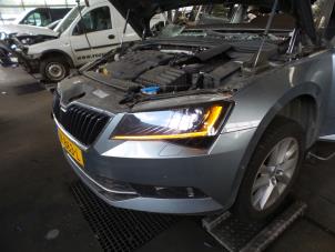 Skoda Superb 1.6 TDI Épave (2016, Gris)