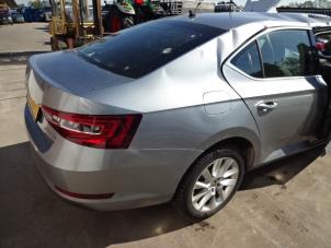 Skoda Superb 1.6 TDI Épave (2016, Gris)