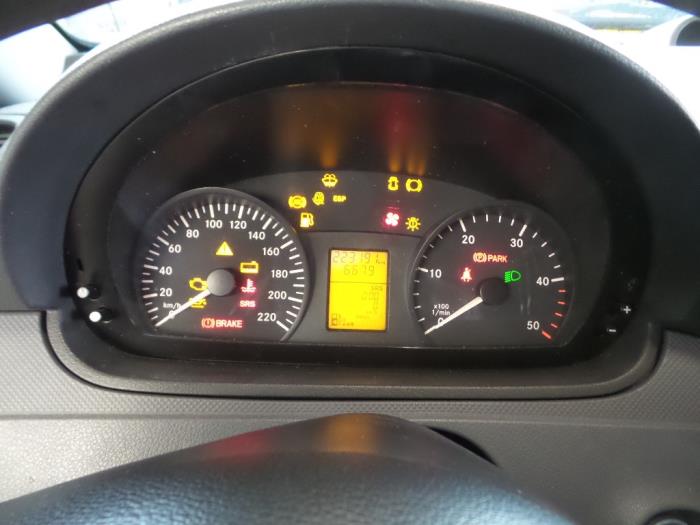 Mercedes Vito 2.2 109 CDI 16V Skrotfordon (2009, WIT)