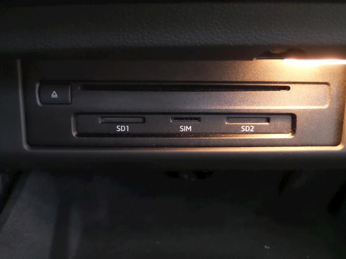 Audi A4 2.0 T MHEV 16V Samochód złomowany (2018, Czarny)