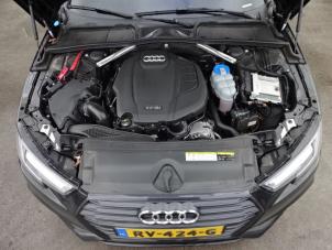 Audi A4 2.0 T MHEV 16V Samochód złomowany (2018, Czarny)