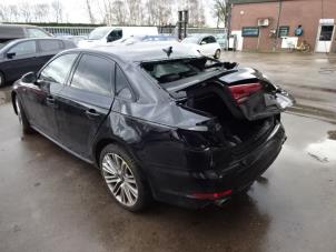 Audi A4 2.0 T MHEV 16V Samochód złomowany (2018, Czarny)