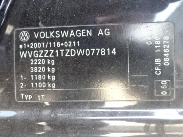 Volkswagen Touran 2.0 TDI 16V 177 Samochód złomowany (2013, Czarny)