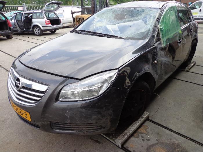 Opel Insignia Sports Tourer 2.0 CDTI 16V 110 Ecotec Samochód złomowany (2009, Szary)