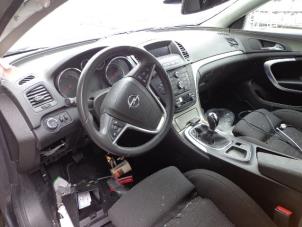 Opel Insignia Sports Tourer 2.0 CDTI 16V 110 Ecotec Samochód złomowany (2009, Szary)