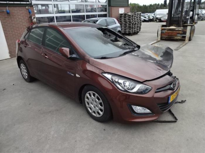 Hyundai I30 Gdhb5 1 6 Gdi Blue 16v Schrott Baujahr 12 Farbe Braun Proxyparts De