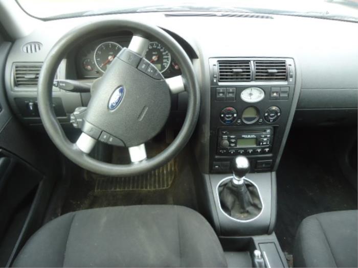 Ford Mondeo III Wagon 1.8 16V Épave (2003, Noir)