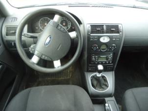 Ford Mondeo III Wagon 1.8 16V Épave (2003, Noir)