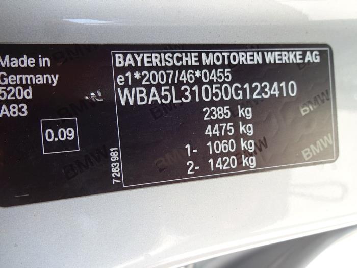 BMW 5 serie Touring 520d 16V Épave (2016, Gris)