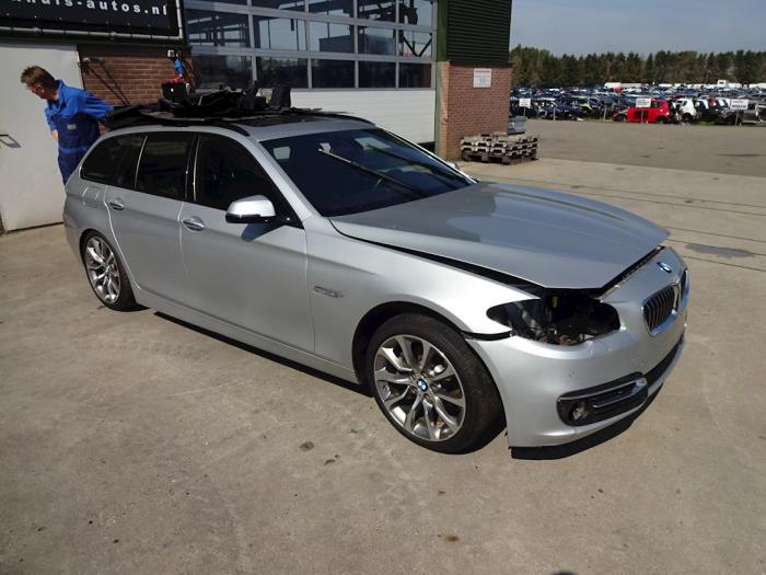 BMW 5 serie Touring 520d 16V Salvage vehicle (2016, Gray)