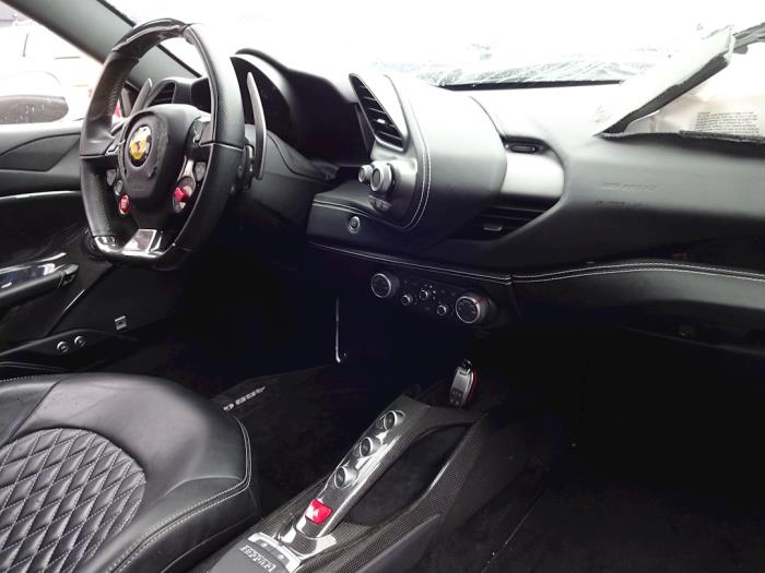 Ferrari 488 GTB 3.9 Turbo V8 32V Samochód złomowany (2016, Bialy)