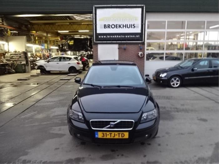 Volvo S40 1.8 16V Samochód złomowany (2006, Czarny)