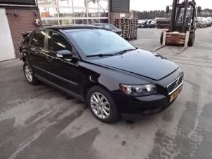 Volvo S40 1.8 16V Samochód złomowany (2006, Czarny)