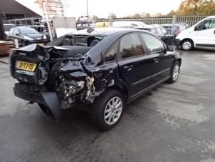 Volvo S40 1.8 16V Samochód złomowany (2006, Czarny)