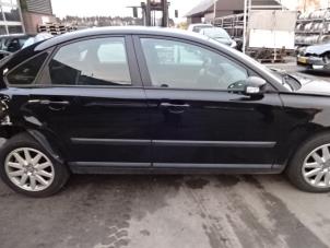 Volvo S40 1.8 16V Samochód złomowany (2006, Czarny)