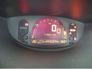 Renault Modus/Grand Modus 1.2 16V TCe Samochód złomowany (2011, Czerwony)