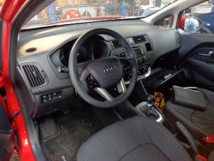 Kia Rio III 1.2 CVVT 16V Épave (2012, Rouge)