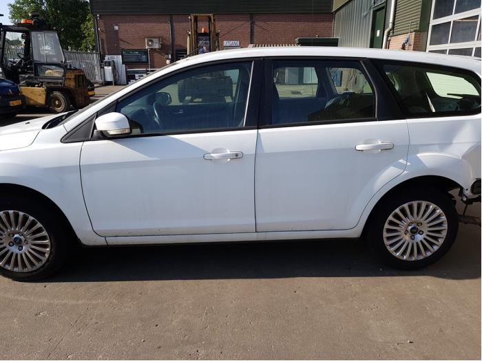 Ford Focus 2 Wagon 1.6 TDCi 16V 110 Salvage vehicle (2010, White)