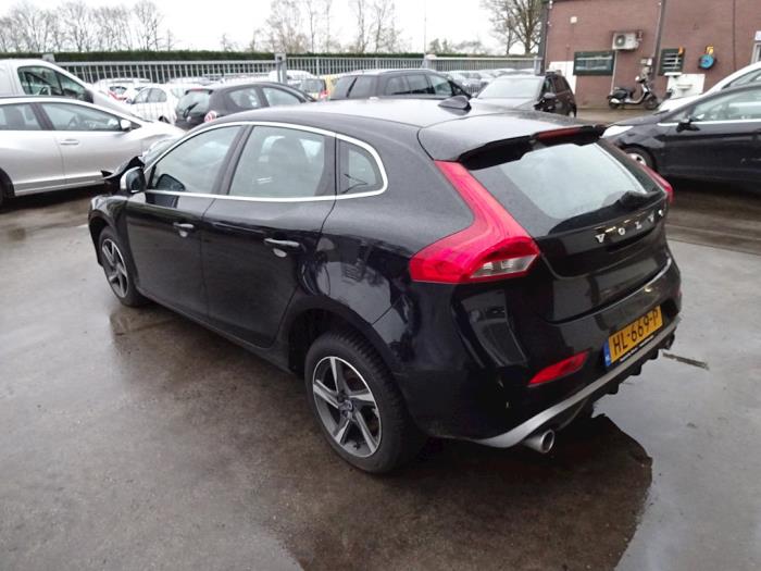 Volvo V40 2.0 D2 16V Épave (2015, Noir)