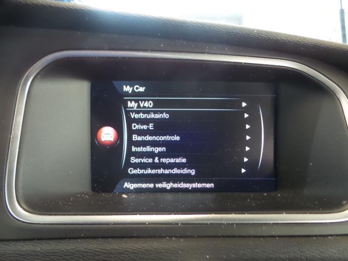 Volvo V40 2.0 D2 16V Épave (2015, Noir)