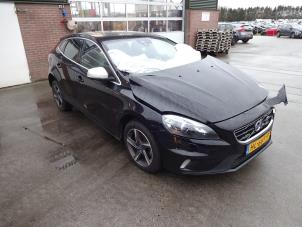 Volvo V40 2.0 D2 16V Épave (2015, Noir)