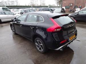 Volvo V40 2.0 D2 16V Épave (2015, Noir)