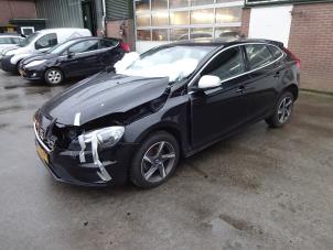 Volvo V40 2.0 D2 16V Épave (2015, Noir)