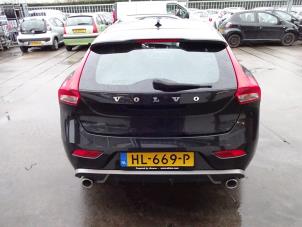 Volvo V40 2.0 D2 16V Épave (2015, Noir)