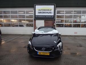Volvo V40 2.0 D2 16V Épave (2015, Noir)