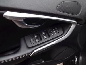 Volvo V40 2.0 D2 16V Épave (2015, Noir)
