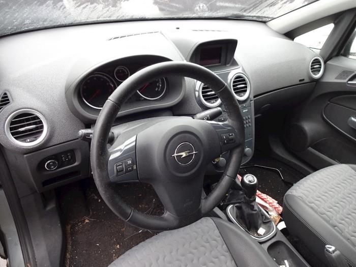 Opel Corsa D 1.4 16V Twinport Samochód złomowany (2011, Szary)