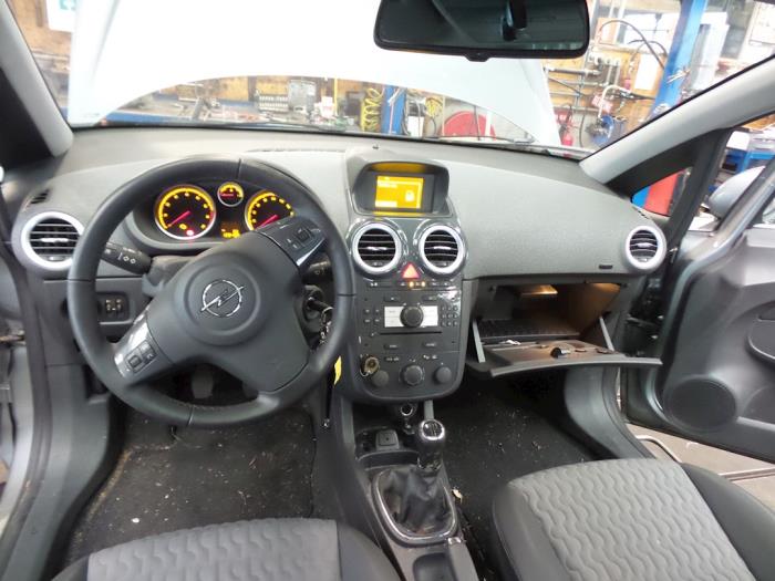 Opel Corsa D 1.4 16V Twinport Samochód złomowany (2011, Szary)