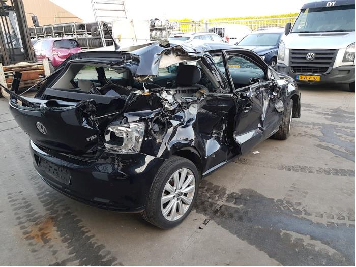 Volkswagen Polo V 1.2 TSI Samochód złomowany (2010, Czarny)