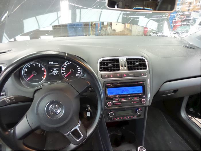 Volkswagen Polo V 1.2 TSI Samochód złomowany (2010, Czarny)