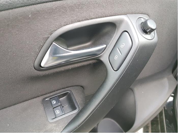 Volkswagen Polo V 1.2 TSI Samochód złomowany (2010, Czarny)