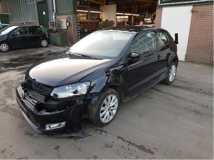 Volkswagen Polo V 1.2 TSI Samochód złomowany (2010, Czarny)