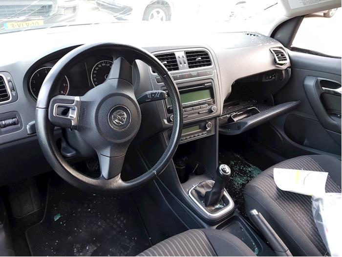 Volkswagen Polo V 1.2 TSI Samochód złomowany (2010, Czarny)