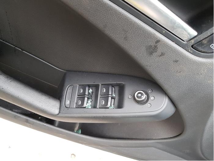 Audi A4 Avant 2.0 TDI 16V Schrottauto (2010, Schwarz)
