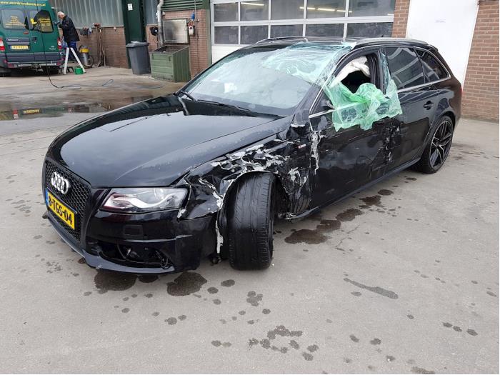 Audi A4 Avant 2.0 TDI 16V Schrottauto (2010, Schwarz)