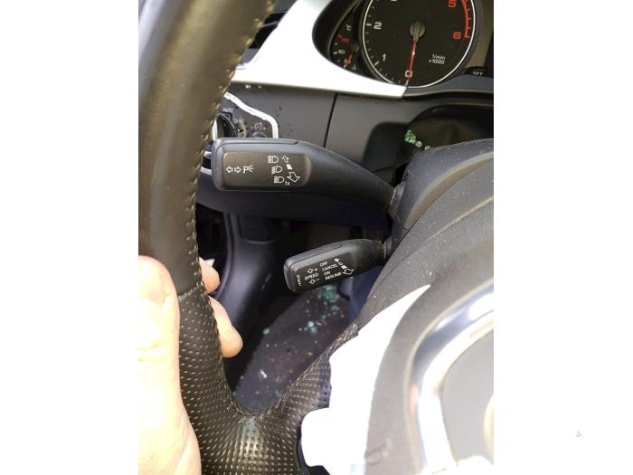 Audi A4 Avant 2.0 TDI 16V Schrottauto (2010, Schwarz)