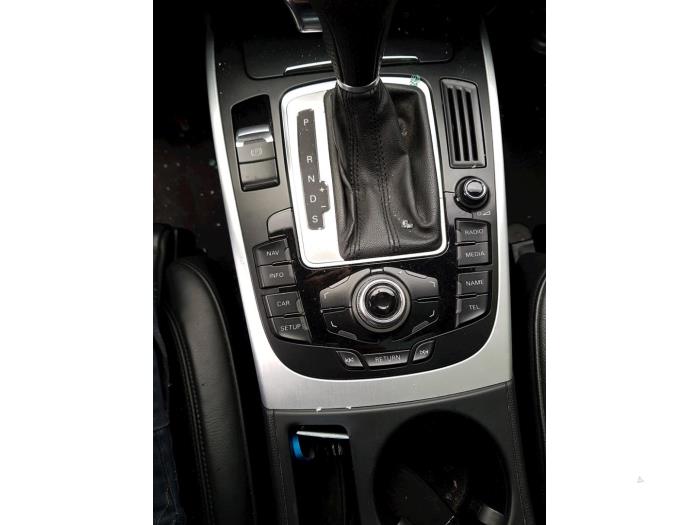 Audi A4 Avant 2.0 TDI 16V Schrottauto (2010, Schwarz)