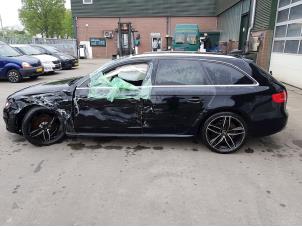 Audi A4 Avant 2.0 TDI 16V Schrottauto (2010, Schwarz)
