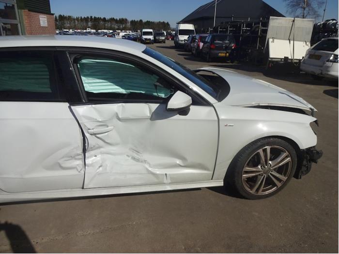 Audi A3 Sportback 1.0 TFSI 12V Schrottauto (2017, Weiß)