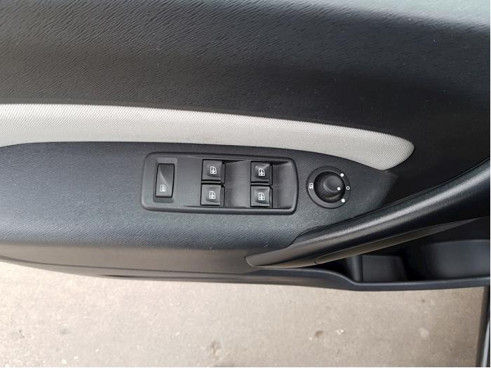 Renault Kangoo/Grand Kangoo 1.2 16V TCE Épave (2014, Noir)