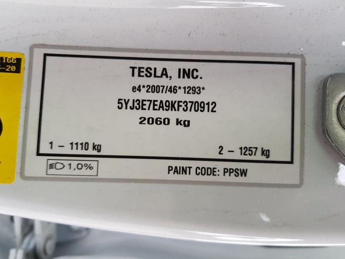 Tesla Model 3 Standard Range Plus Samochód złomowany (2019, Bialy)