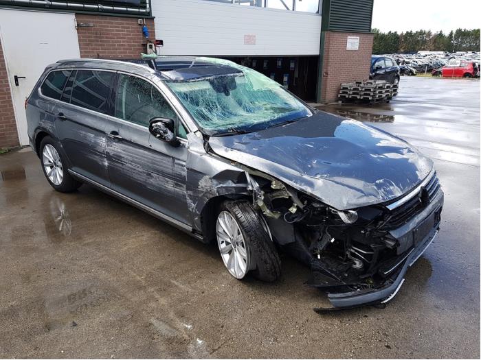 Volkswagen Passat Variant 1.6 TDI 16V Épave (2015, Gris)