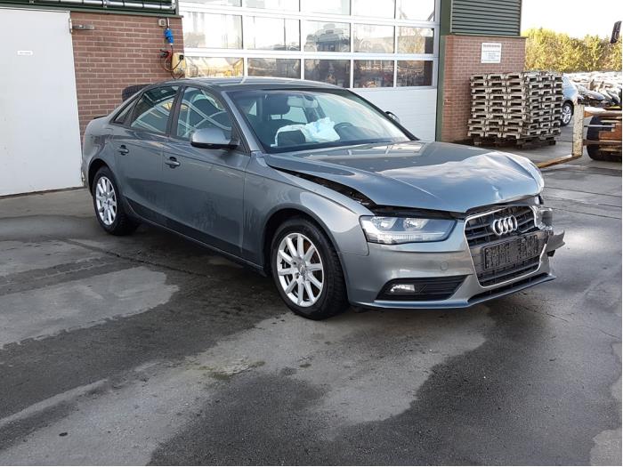 Audi A4 2.0 eTDI 16V Épave (2012, Gris)