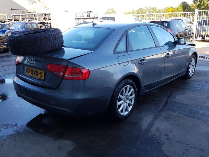 Audi A4 2.0 eTDI 16V Épave (2012, Gris)