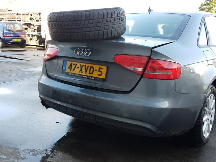 Audi A4 2.0 eTDI 16V Épave (2012, Gris)